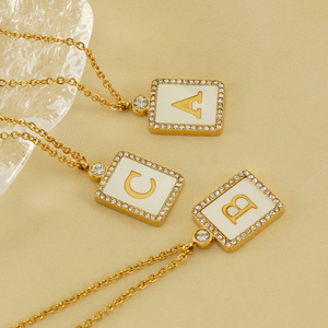 <span class=keywords><strong>Perle</strong></span> Huître <span class=keywords><strong>Nacre</strong></span> Bijoux Plaqué Or En Acier Inoxydable Géométrique 26 <span class=keywords><strong>Lettre</strong></span> Pendentif Collier A-Z Alphabet CZ Shell Charme Collier - Product Image 3