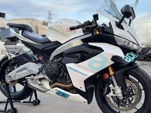 <span class=keywords><strong>Aprilia</strong></span> RS660 - <span class=keywords><strong>Moto</strong></span> <span class=keywords><strong>sportive</strong></span> haute performance 660cc 105HP à quatre temps avec démarrage électrique et fonction de démarrage au pied, durable - Product Image 1