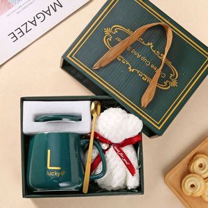 Coffret Cadeau Personnalisable pour Mariage : Tasses en Céramique, Idéal pour Célébrations, Remises de Diplômes et Accueils - Product Image 1