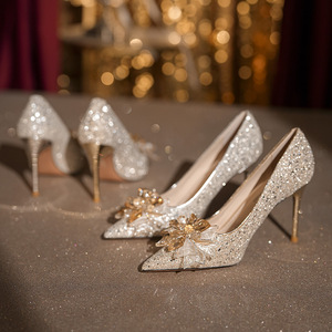 Escarpins de mariée à paillettes, bout pointu, talon aiguille super haut 8 cm, décoration florale, doublure en satin, style uni, tendance mode - Product Image 1