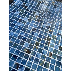Mosaico de Vidrio Reciclado 100% Itaca 25X25, 4.4mm de Grosor, Esmaltado, Ecológico, para Paredes Interiores de Baños, Hecho en España, Azulejos para Piscinas - Product Image 2