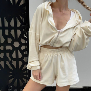 Ensemble décontracté pour femme, survêtement à capuche en tricot uni 100% polyester écologique, fermeture éclair, avec short au-dessus du genou - Product Image 2