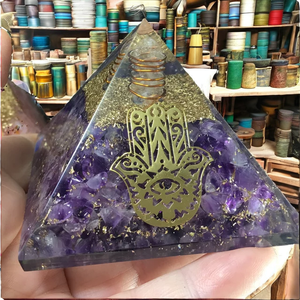 Nouveautés : Pyramide d'orgonite en améthyste de haute qualité avec des éclats de pierres précieuses naturelles pour la protection énergétique contre les CEM, décoration, cadeau - Product Image 2