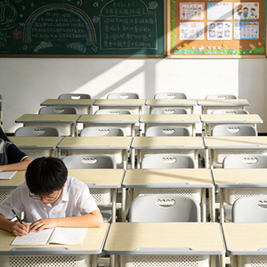 Muebles Metálicos Modernos para Preescolar, Juego de Mesa y Sillas para Niños con Cajón para Juguetes y Gancho para Libros, Diseño Antiaplastamiento, Uso Escolar, OEM - Product Image 2