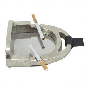 Cenicero Decorativo de Aluminio con Forma de Estribo de Caballo - Decoración de Mesa Estilo Ecuestre para el Hogar y Restaurantes - Product Image 1