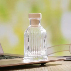 Botella de Perfume de Vidrio Transparente Tallada y Grabada, Estilo Retro Europeo, Ecológica, para Aceites Esenciales y Perfumes - Product Image 1
