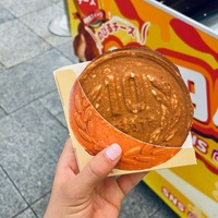 Heißer Verkauf: Koreanische und japanische Streetfood-Bubble-Waffle-Halterung für unterwegs – 10-Yen-Käse-Münz-Brot-Pfannkuchen-Box-Halterung