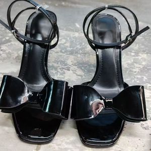 Escarpins élégants pour femmes, couleur rouge, design tendance, 2025, talon élégant pour dames - Product Image 4