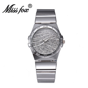 Elegante Reloj de Hombre Clásico con Incrustaciones de Diamantes, de Acero Inoxidable, Resistente al Agua y con Movimiento de Cuarzo - Product Image 2