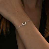 Bracelet en argent sterling 925 en forme de cœur, serti de zircon taillé brillant, incrustation à griffes, plaqué rhodium, minimaliste, pour femme, 2,1 g