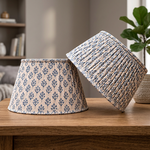 Abat-jour en lin à imprimé botanique bleu |   Abat-jour plissé en tissu beige naturel |   Abat-jour décoratif pour table, sol et lampe suspendue - Product Image 2