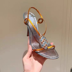 <span class=keywords><strong>Sandalias</strong></span> de <span class=keywords><strong>tacón</strong></span> de aguja con diamantes de imitación de satén naranja para mujer, novedad de verano 2026, con punta abierta, correa al tobillo y suela de goma, ideales para fiestas y moda. - Product Image 3