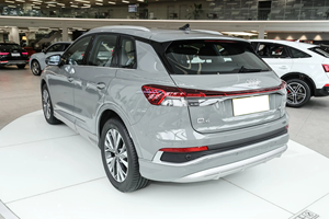 Auto Eléctrico Usado Audi <span class=keywords><strong>Q4</strong></span> E-tron en Existencia, Alta Velocidad 160 km/h, Autonomía de 605 km - Product Image 4