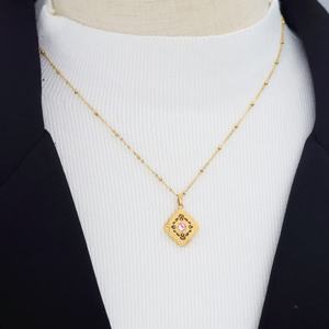 Collier pendentif en acier inoxydable style palais vintage avec diamant rose et gravure creuse en diamant pour anniversaire - Product Image 5