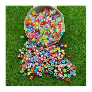 6mm <span class=keywords><strong>Transparent</strong></span> Blanc Alphabet Acrylique Perles 100 pcs/sac Coloré Carré <span class=keywords><strong>Cube</strong></span> Anglais Lettres Pas Cher En Vrac Perles DIY Fabrication De Bijoux - Product Image 3