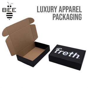 กล่องกระดาษลูกฟูกบรรจุภัณฑ์เสื้อผ้าหรูหรา Bee Luxury Apparel แบบพับได้เคลือบด้าน ปั๊มฟอยล์สีโรสโกลด์ - Product Image 1