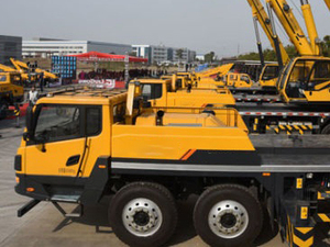 Haute performance 55 tonnes camion <span class=keywords><strong>grue</strong></span> TC550C5 camion <span class=keywords><strong>mobile</strong></span> <span class=keywords><strong>grue</strong></span> prix d'usine à vendre - Product Image 4