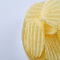 Hoogwaardige leverancier van aardappelchips, gegolfde aardappelchips en aardappelchips met originele smaak