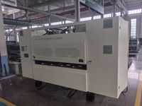 Máquina Eléctrica Automática ShineKing de Alta Eficiencia para Cortar y Ranurar Cartón Corrugado con Cuchilla Delgada - Equipo de Embalaje PLC 380V Fácil de Usar