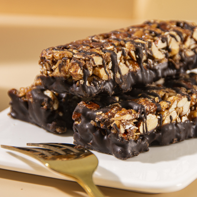 Nut Bar Protein Bar Soy Meat Snacks High Protein Energy Bar Anti Hunger Almond Chocolate Dessert Oat Chocolate Bar Wholesale