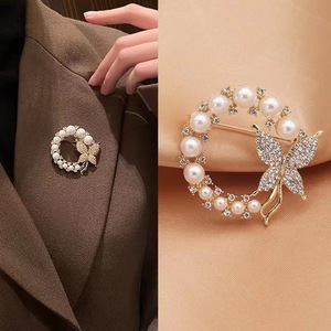 Elegante Broche de Mariposa con Pedrería y Perlas Simuladas, Broche de Corona de Flores a la Moda para Mujer, para Fiestas y Bodas, de Aleación - Product Image 5