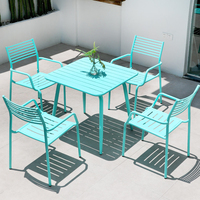 Ensemble de salle à manger d'extérieur en métal blanc pour jardin ou terrasse, table et chaises avec dessus à lattes