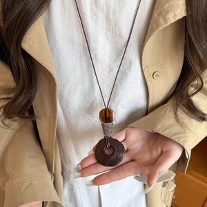 Collier pendentif rond rétro, style unique et artistique - Product Image 4