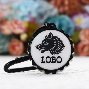 您自己的个性化开瓶器 哑光黑色狼标志锌合金金属开瓶器钥匙扣，带黑色登山扣 - Product Image 3