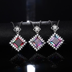 Collana di Lusso Trendy con Pendente in Rame a Catena con Perle Imitate Multicolore a Rombo Geometrico - Product Image 1