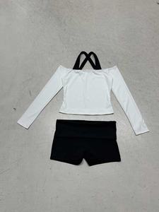 Ensemble Sportif Designer Col Croisé - Haut Décontracté à Manches Longues Épaules Dénudées et Short Uni Longueur Genou pour Femme, Tenue Athlétique Couleurs Contrastées - Product Image 4