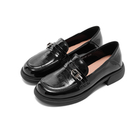 Mocassins en cuir verni noir avec motif embossé et boucle argentée, talon bas, à enfiler, pour un usage décontracté, chaussures décontractées pour femmes