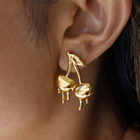 Boucles d'oreilles tendance en acier inoxydable plaqué or 18 carats, étanches, motif cerise fondue en métal liquide pour femme
