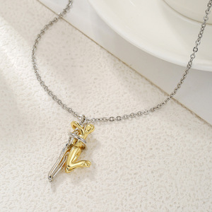 Collana con Ciondolo Coppia Abbracciata per Donna e Uomo, Colore Oro e Argento, Catena d'Amore per Coppie, Regalo per Amici, Gioielli per Feste - Product Image 2