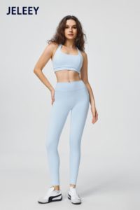 Conjunto de sujetador deportivo y leggings de una pieza con diseño cruzado y bolsillos, perfecto para entrenar, hacer ejercicio, practicar yoga. - Product Image 4