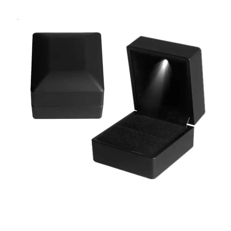 Черная кольцевая коробка со светодиодной подсветкой, ODM & OEM пользовательский черный логотип шкатулки для ювелирных изделий.