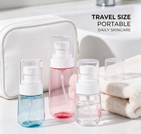 Vente en gros de flacons pulvérisateurs transparents à logo personnalisé de 30 à 80 ml, en plastique coloré, pour une utilisation en voyage