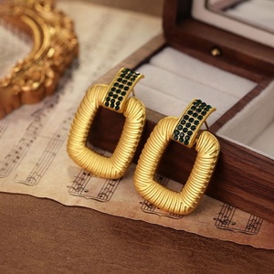 Pendientes de Plata 925 con Diseño Vintage de Puntos Cuadrados y Diamantes para Mujer con Patrones Exagerados - Product Image 4