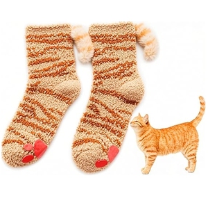 Vente en gros de chaussettes moelleuses à patte de <span class=keywords><strong>chat</strong></span> mignonne pour femmes avec queue de <span class=keywords><strong>chat</strong></span> Chaussettes en molleton de corail Chaussettes confortables Anima Fuzzy Slipper - Product Image 1