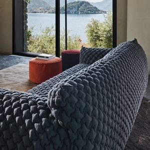 Sofá Seccional Moderno de Lujo de Tres Plazas, Relleno de Esponja Duradero, Nuevo Estilo, para Sala de Estar, Hotel, Apartamento, en Tela - Product Image 3