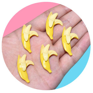 Cabochons de bananes pelées 32 mm, breloques en résine en forme de bananes mignonnes, fruits 3D pour accessoires de maison de poupée, breloques pour slime - Product Image 1