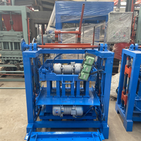 Machine de fabrication de blocs creux et de pavés à pression hydraulique Fabricant de briques en argile et béton utilisant du ciment comme matière première