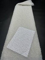 Tissu de dentelle de luxe entièrement perlé perles blanches et couleurs de tissu de broderie de perles en stock pour robe
