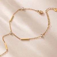 Bracelet de doigt en acier inoxydable plaqué or 18 carats J&D, chaîne fine avec CZ blanc rond, bijoux de main classiques pour femmes