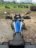 Moto tout-terrain ADV 500cc, refroidie par eau, bicylindre, tourisme hors route avec coffres latéraux en aluminium, vitesse maximale >80 km/h, vente en gros