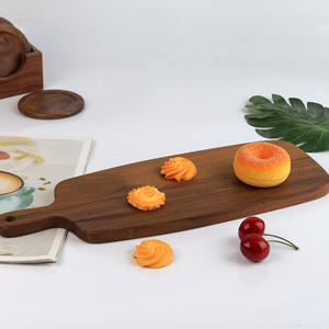 Planche à découper en bois de noyer noir de style japonais 40x14x1.5cm rectangulaire avec poignée pour usage en cuisine - Product Image 3