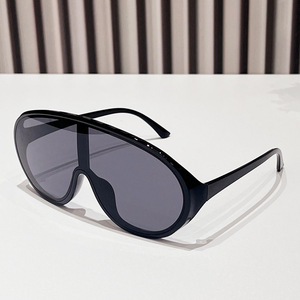 แว่นกันแดดทรงใหญ่สไตล์ยุโรปอเมริกันรุ่นใหม่ประจำฤดูใบไม้ผลิปี 2024 เลนส์ PC แบบชิ้นเดียว ป้องกันดวงตา แฟชั่น - Product Image 1
