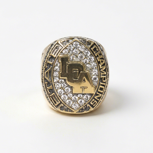 Bague de championnat en laiton plaqué or, bague cocktail pour homme avec pierres CZ micro-pavées, design lettre, cadeau - Product Image 1
