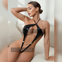 Combinaison dos nu sexy en cuir verni à trois points, style européen et américain, pour femme, avec bretelles, effet tentation et désir pur, coupe ajustée et ajourée