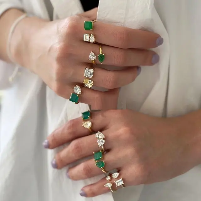 Женское открытое геометрическое кольцо с двойным камнем и разноцветным фианитом