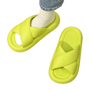 2025 nuevo estilo cruzado para zapatillas para mujer transpirable interior-exterior antideslizante <span class=keywords><strong>sandalias</strong></span> de fondo suave TPR para el baño del hogar verano - Product Image 1
